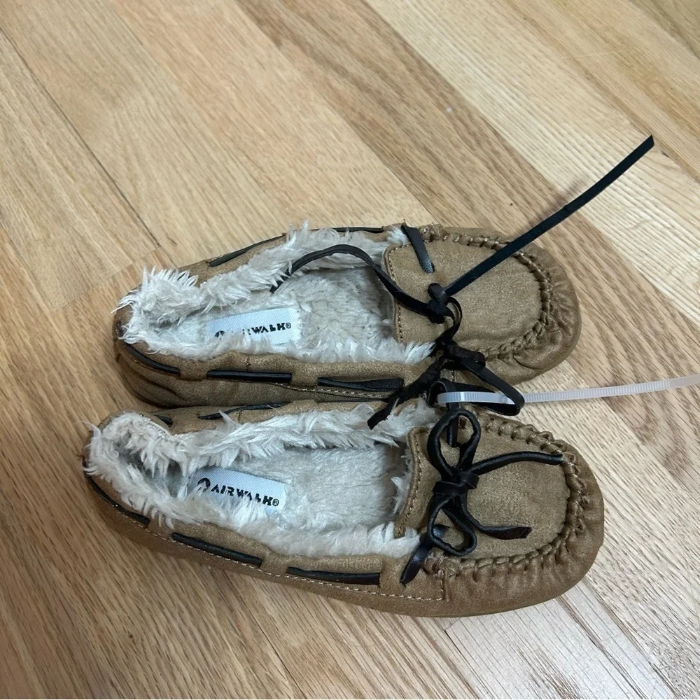 Airwalk Faux Fur Lined Moccasin Slippers Sz 12 Kids Toddler Tan